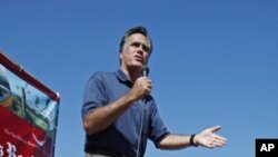 US presidential candidate Mitt Romney campaigns in Iowa, Aug. 11, 2011