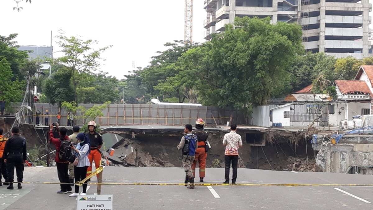 Amblesnya Jalan Gubeng di Surabaya Jadi Pelajaran Keamanan Bangunan