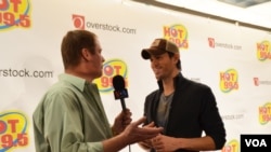 Enrique Iglesias stops to chat with Larry London on the red carpet at the iHeart Radio concert in Washington, DC on December 16, 2013.