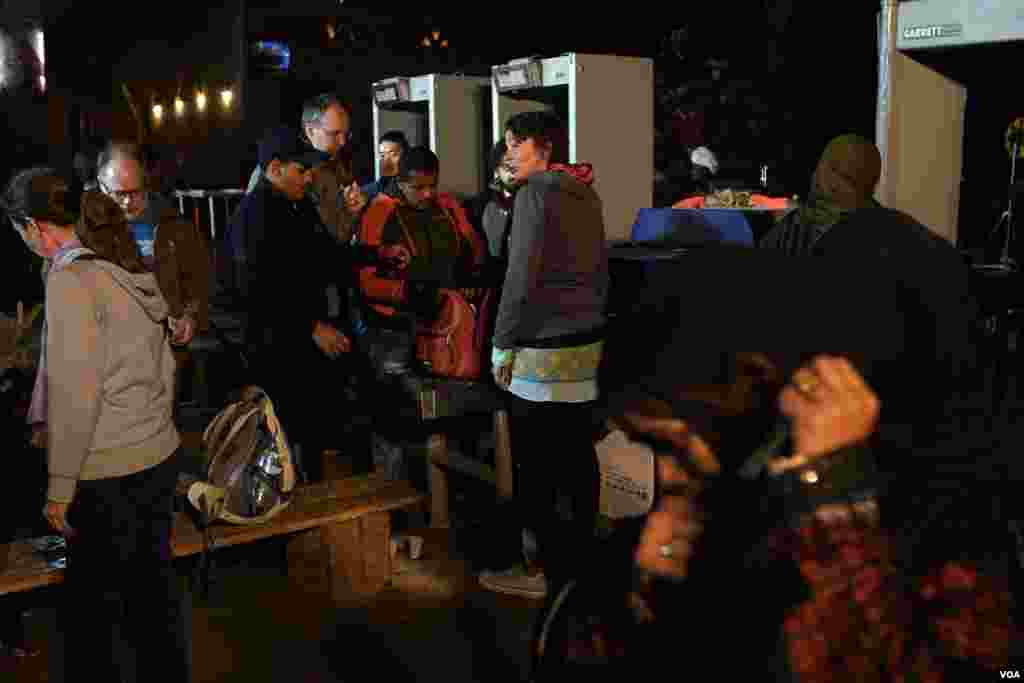 In light of Egypt&#39;s recent history of terrorist attacks at sites frequented by international tourists, security was tight at Abu Simbel temple in Aswan, southern Egypt, Feb. 22, 2018. (H. Elrasam/VOA)