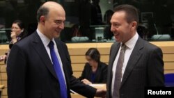 برسلز میں یورپی یونین کے اجلاس کےموقع پر فرانس اور یونان کے وزرائے خزانہ کی ملاقات۔ 13 دسمبر 2012 