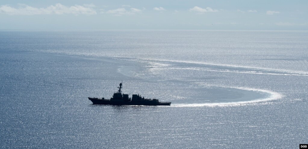 美国海军杜威号驱逐舰2017年5月27日在南中国海活动(photo:VOA)