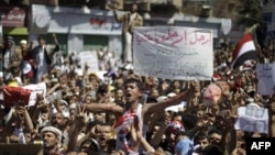 Biểu tình tại thủ đô Sanaa đòi Tổng thống Yemen Ali Abdullah Saleh từ chức, thứ Sáu, ngày 25 tháng 2, 2011.