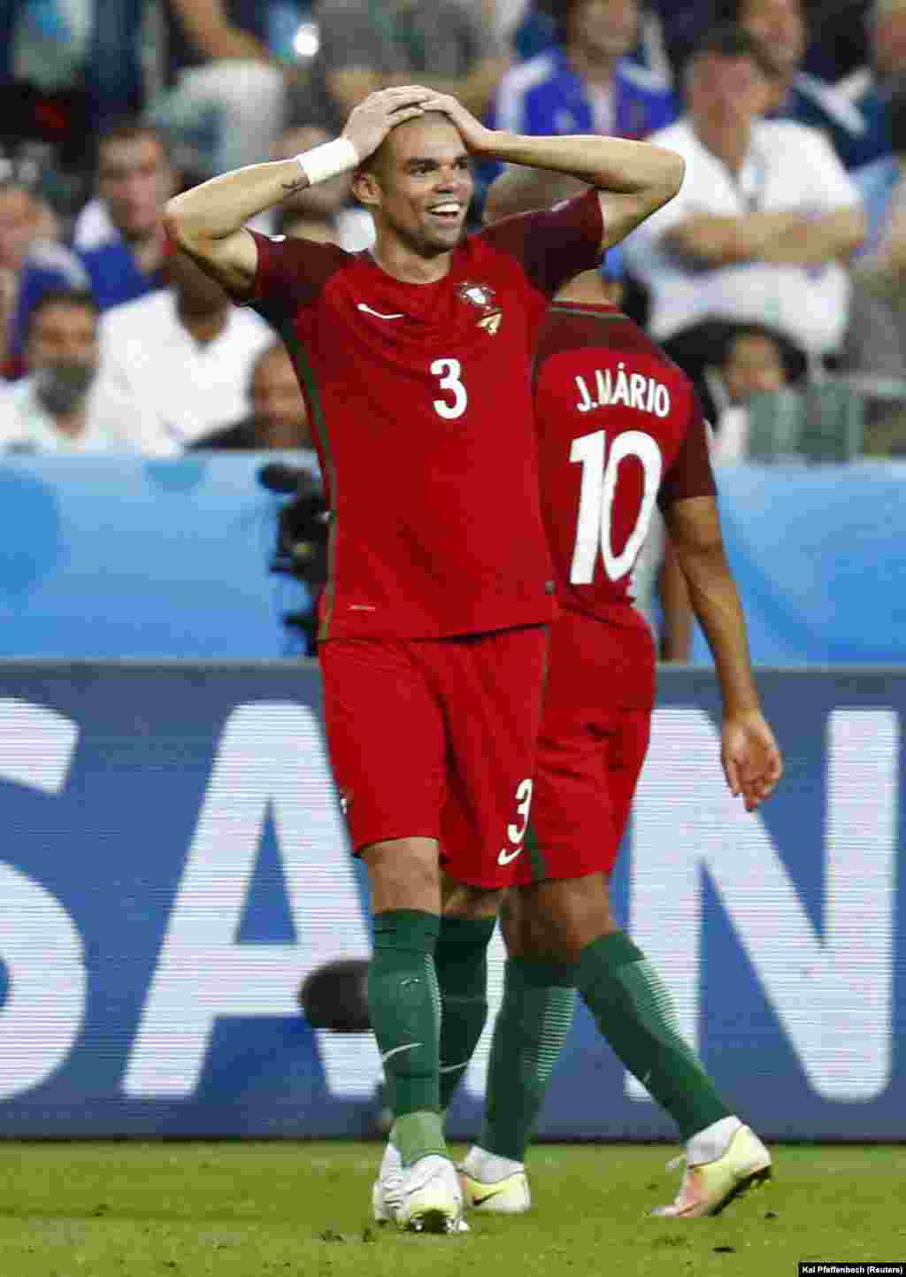 Pepe, jogador de Portugal, um dos eleitos para o 11 ideal da UEFA, depois do Euro 2016