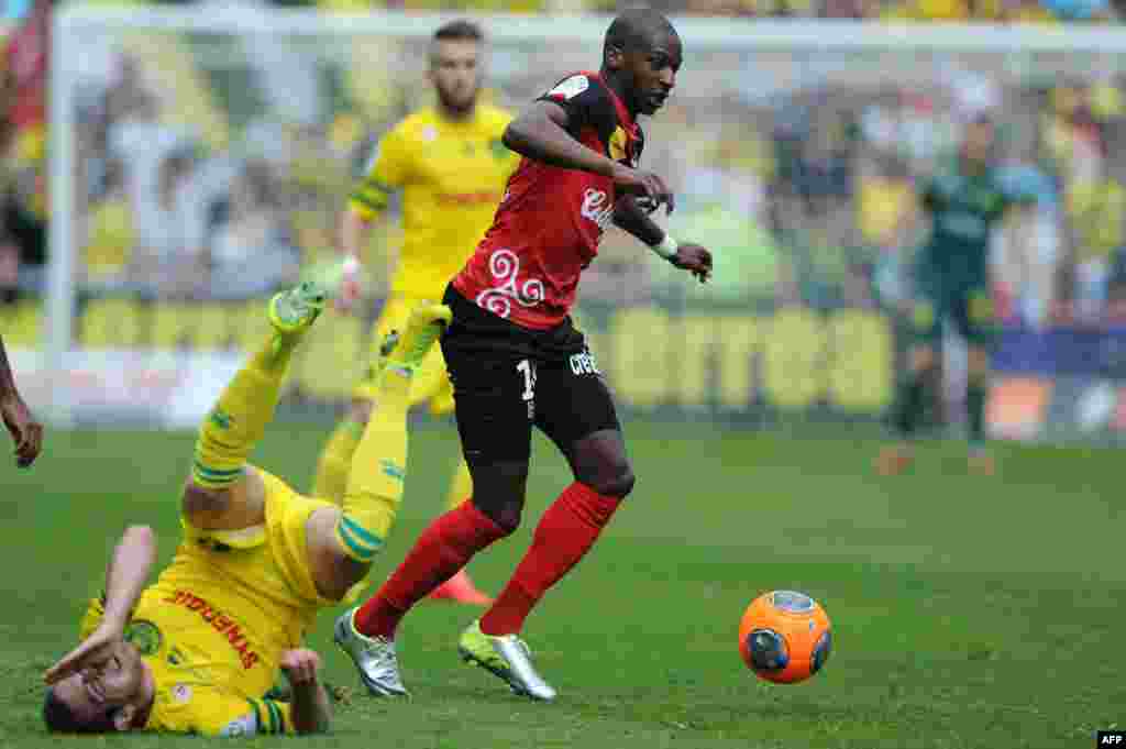 Nantes' French midfielder Jordan Veretout (L) falls as he vies with Guingamp's French midfielder Younousse Sankhare during the French L1 football match between Nantes and Guingamp at the Beaujoire stadium in Nantes, western France.