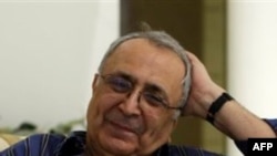 Reza Təğəvi Tehranda 29 ay saxlandığı Evin həbsxanasından çıxdıqdan sonra açıqlama verib
