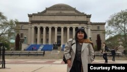 Penulis Indonesia, Leila Chudori di depan Columbia University, New York, salah satu tujuan tur bedah buku "Pulang." (Courtesy Leila Chudori)