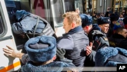 Alexei Navalny detained