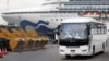 日本允许“钻石公主号”游轮首批游客下船 