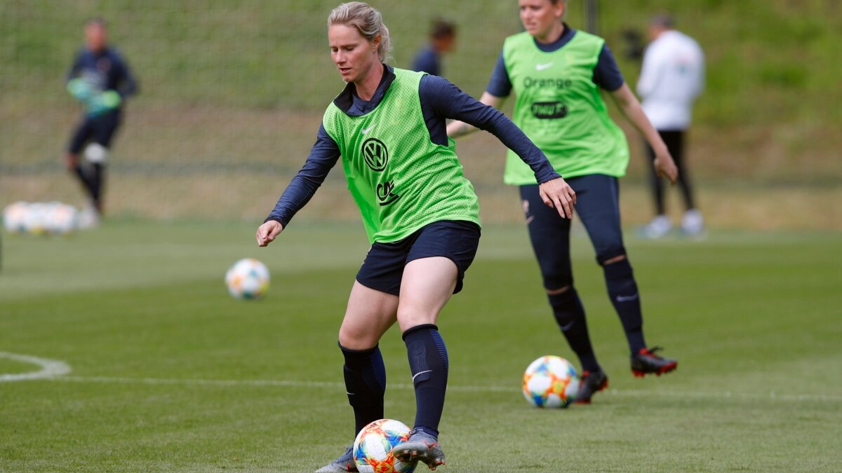 Ex-captain Amandine Henry back with France to prepare for Women's World Cup