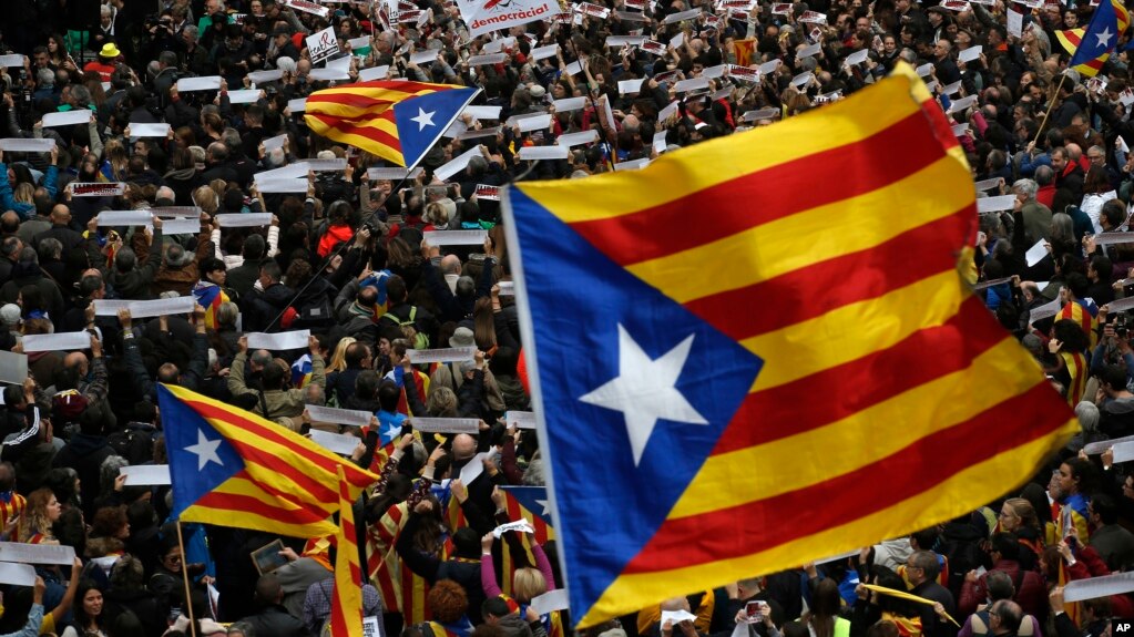 Thousands of people rally outside the regional presidential palace in Sant Jaume Square during a general strike in Barcelona, Spain, Nov. 8, 2017. 