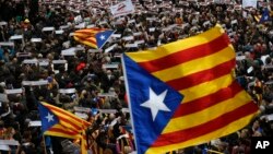 Thousands of people rally outside the regional presidential palace in Sant Jaume Square during a general strike in Barcelona, Spain, Nov. 8, 2017. A worker's union has called for a general strike in Catalonia.