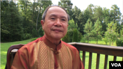 Samuel Nuon, a retired Cambodian-American Christian pastor in Richmond Virginia, is a former roommate vice-presidential candidate Tim Kaine. (Men Kimseng/VOA Khmer)