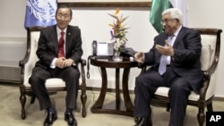 Sekjen PBB Ban Ki-moon (kiri) saat mengadakan pertemuan dengan Presiden Palestina Mahmoud Abbas (foto: dok).