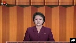 지난해 12월30일 김정일 위원장 조문과 관련해, 북한 국방위원회의 한국 정부 비난 성명을 발표하는 조선중앙TV 아나운서