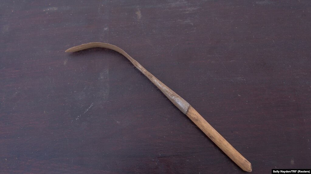 Implemento usado para mutilaciÃ³n genital femenina a jovencitas en Karamoja, Uganda, enero 31, 2018. 