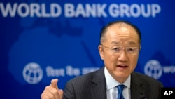 El presidente del Banco Mundial, Jim Yong Kim, dice que hay que hacer más esfuezos para reducir la pobeza a nivel global.