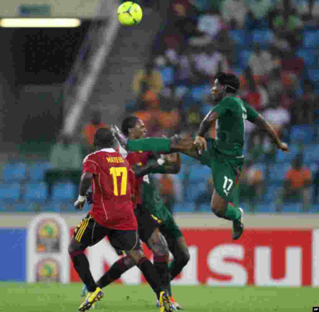 Paul Kebe Koulibaly (R) of Burkina Faso fights for the ball with Mateus Galiano Da Costa of Angola during the African Nations Cup soccer tournament in Estadio de Malabo "Malabo Stadium", in Malabo January 22, 2012.