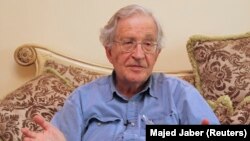 Noam Chomsky, pemikir terkenal di Amerika dan Profesor emeritus di MIT (foto: dok).