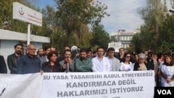 Sağlık sektörü meslek odaları temsilcileri AKP'nin meclise sunduğu yeni tasarıyı Diyarbakır'da protesto etti