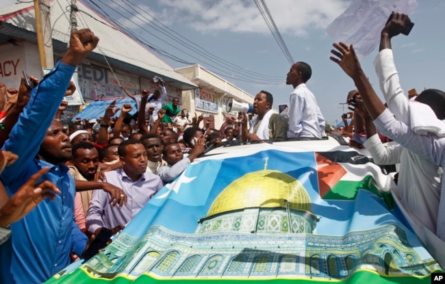 Somalis protest against President Donald Trump's decision to recognize Jerusalem as the capital of Israel, in Mogadishu, Somalia Dec. 8, 2017.