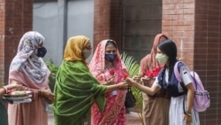 ফুল-চকলেট দিয়ে স্বাগত জানানো হচ্ছে শিক্ষার্থীদেরকে