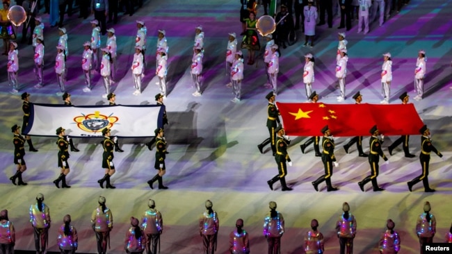 在武汉举行的2019年世界军人运动会上，中国人民解放军列队行进。