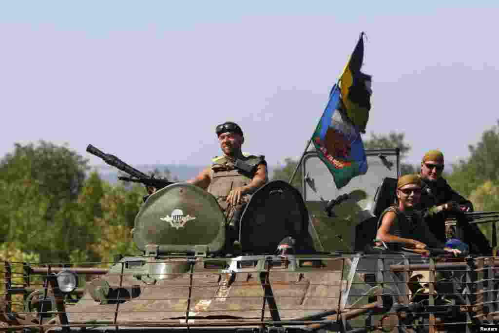 Український військовий конвой на Донеччині.