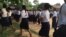 រូបឯកសារ៖ សិស្ស​ស្រី​នៅ​វិទ្យាល័យ ហ៊ុន សែន ប្រាសាទ​បាគង ក្នុង​ខេត្ត​សៀមរាប នៃ​ប្រទេស​កម្ពុជា។ (ផន បុប្ផា / VOA Khmer)