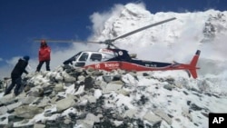 A helicopter prepares to rescue people at Everest Base Camp, which had been struck Saturday by an avalanche triggered by a massive earthquake in Nepal, on April, 27, 2015. 