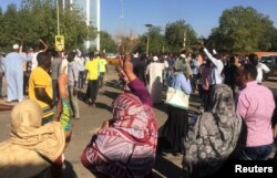 Sudanese demonstrators chant slogans during a protest demanding Sudanese President Omar al-Bashir's removal in Khartoum, April 6, 2019.