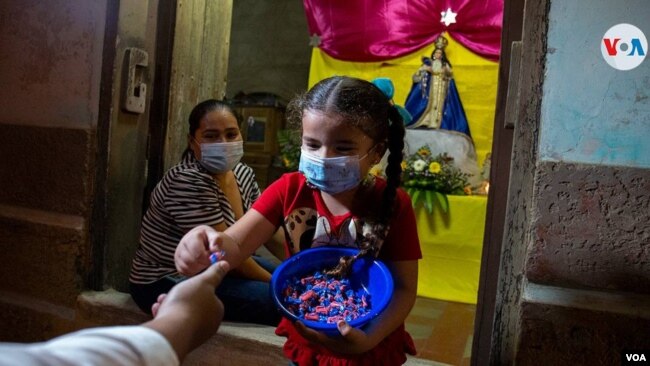 La tradición de la gritería se ha trasladado de generación en generación en Nicaragua. Foto Houston Castillo, VOA.