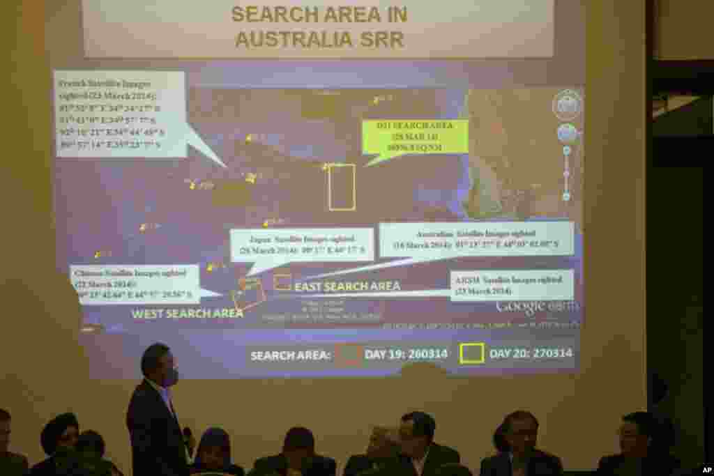 Ahmad Nizar Zolfakar, Director of Air Traffic Management Sector, Malaysian Department of Civil Aviation issues a briefing at a Beijing hotel, March 28, 2014.