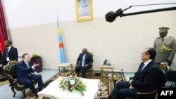 Le président de la RDC, Joseph Kabila, s'entretant avec le secrétaire général de l'ONU, Ban Ki-moon, et le président de la Banque mondiale, Jim Yong Kim, à Kinshasa