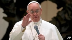 Tân Giáo hoàng Phanxicô phát biểu trong cuộc họp báo ở Vatican, 16/3/2013