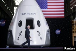 Майк Пенс также принял участие в брифинге, посвященном запуску ракеты SpaceX c капсулой Crew Dragon
