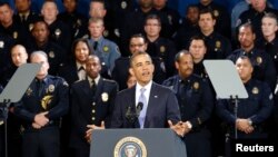 Presiden Amerika Barack Obama menyampaikan sambutannya terkait pengetatan peraturan kepemilikan senjata api di Akademi Kepolisian di Denver, Colorado (3/4).