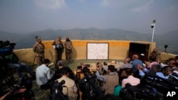 Pakistan's army spokesman Lt Gen. Asim Bajwa, second from right, with area commanders briefs to journalitss at a forward area Bagsar post on the Line of Control (LOC), that divides Kashmir between Pakistan and India, in Bhimber, some 166 kilometers (103 m