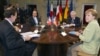 Bốn bộ trưởng tài chính khu vực sử dụng đồng euro họp tại Paris