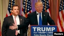 Republican U.S. presidential candidate Donald Trump, with former rival candidate Governor Chris Christie, left, at his side, speaks at a news conference in Palm Beach, Fla., March 1, 2016. 