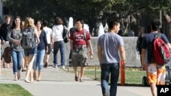 Mahasiswa-mahasiswi Amerika di Claremont McKenna College, California (foto: dok)/