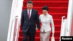 Chinese President Xi Jinping and his wife, Peng Liyuan, arrive in Hong Kong, ahead of celebrations marking the 20th anniversary of the city's handover from British to Chinese rule, June 29, 2017.