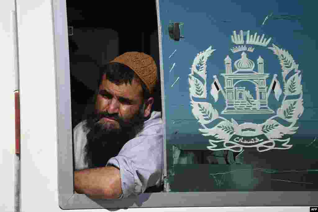 افغانستان کی قومی سلامتی کونسل کے ترجمان جاوید فیصل کے مطابق ان قیدیوں کو جذبہ خیر سگالی کے تحت رہا کیا گیا ہے۔ &nbsp;