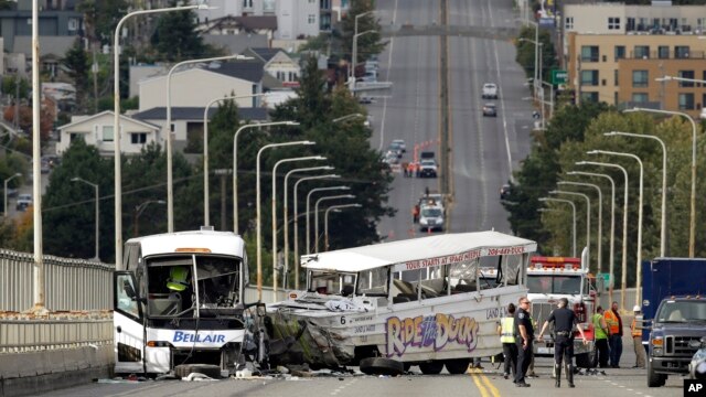 El accidente ocurrió en el puente de la avenida Aurora de Seattle, estado de Washington.