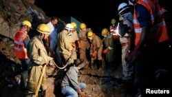 At Least 15 Killed in Indian Building Collapse