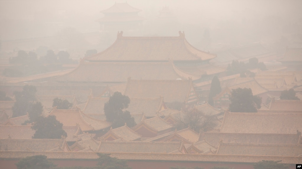 北京故宫在一个雾霾天里。(photo:VOA)