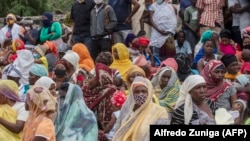 Cabo Delgado, famílias esperando chegada de familiares de Palma, porto de Pemba