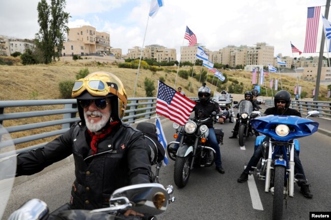 Motocilistas del club israelí Samson Riders celebran en las calles de Jerusalén.