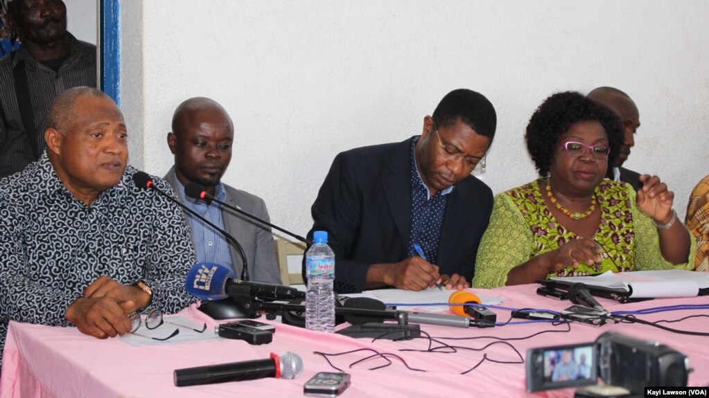 Des leaders de l'opposition en conférence de presse à Lomé, Togo, 16 août 2018. (VOA/Kayi Lawson)