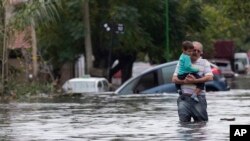 Lụt trong thành phố LaPlata của Argentina